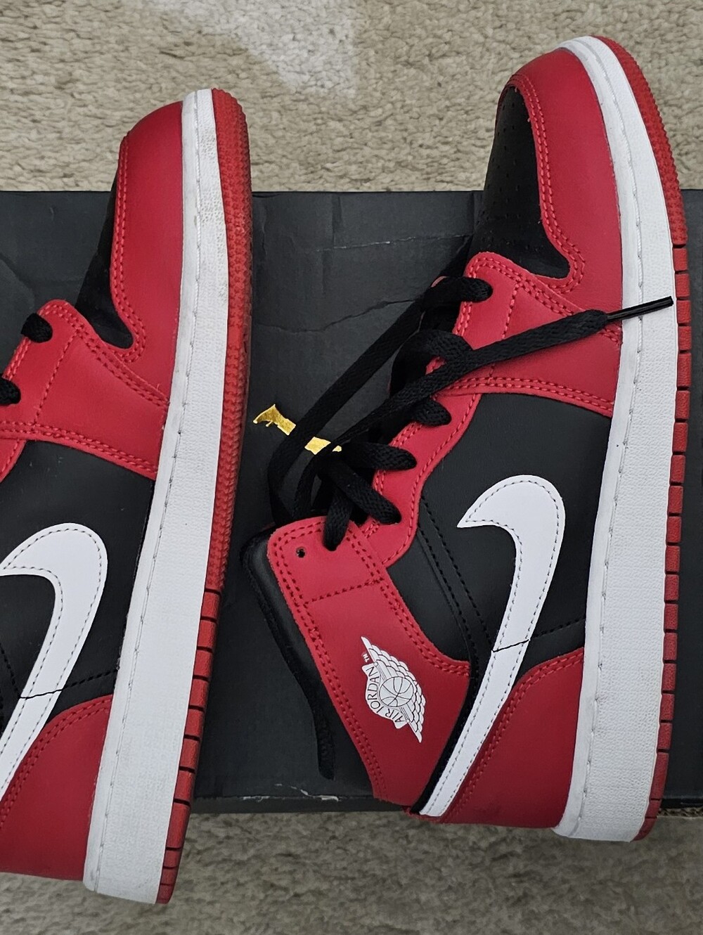 Air Jordan 1 Mid (GS) - Picture 4 of 9